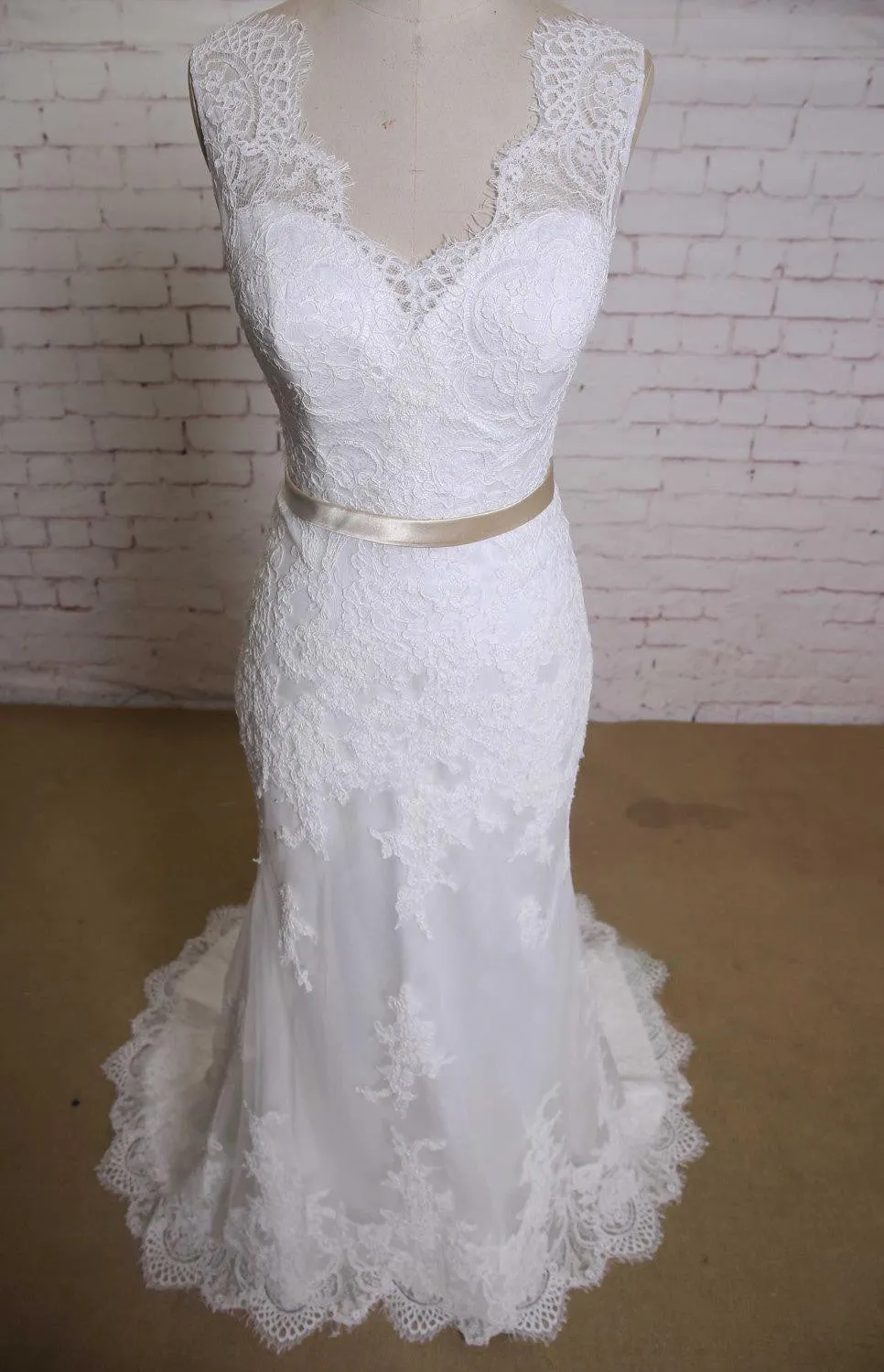 V-Neck Sleeveless Lace Mermaid Wedding Dress With Satin Sash-ET_711535