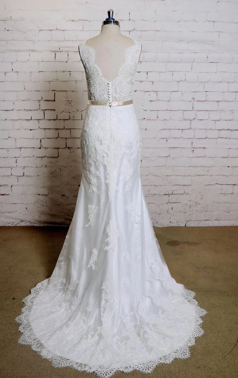 V-Neck Sleeveless Lace Mermaid Wedding Dress With Satin Sash-ET_711535