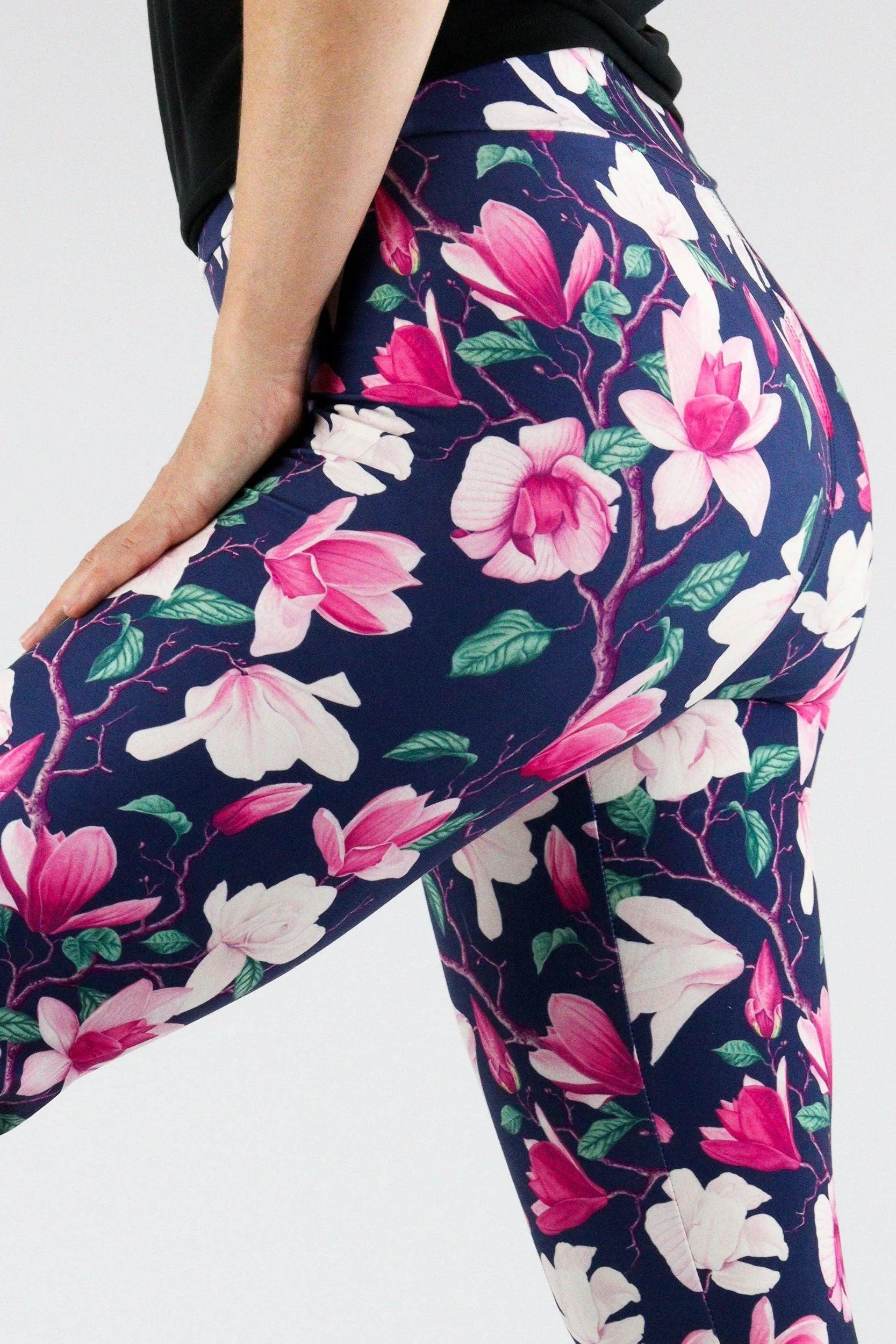 Vintage Magnolia - Casual Capri Leggings