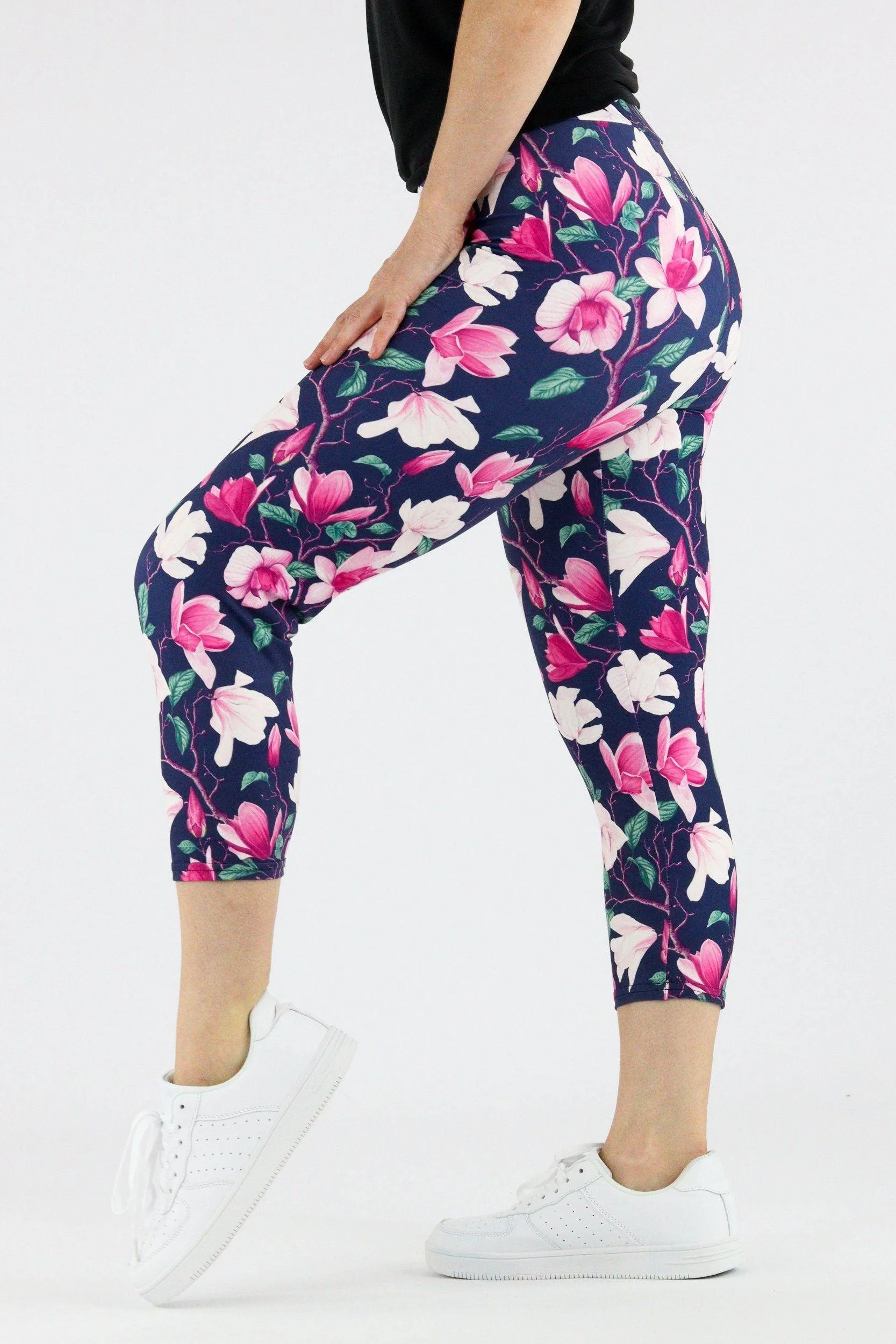 Vintage Magnolia - Casual Capri Leggings
