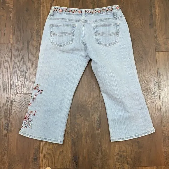 Vintage Y2K Vanilla Embroidered Light Wash Capris