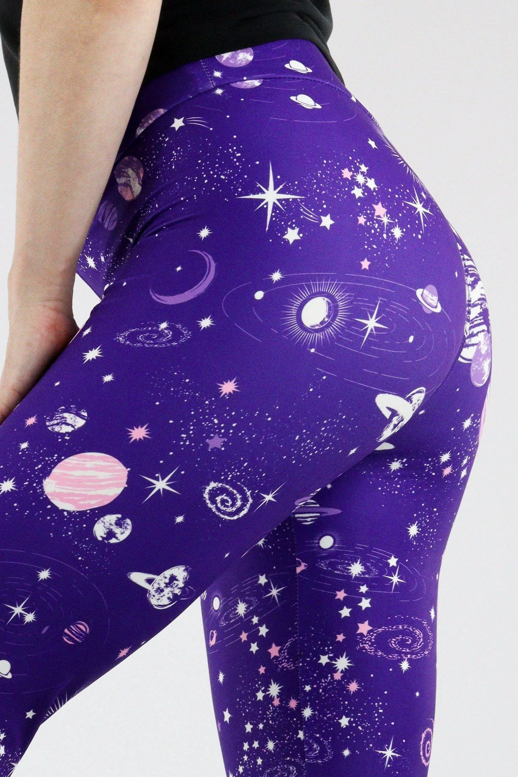 Violet Galaxy - Casual Capri Leggings