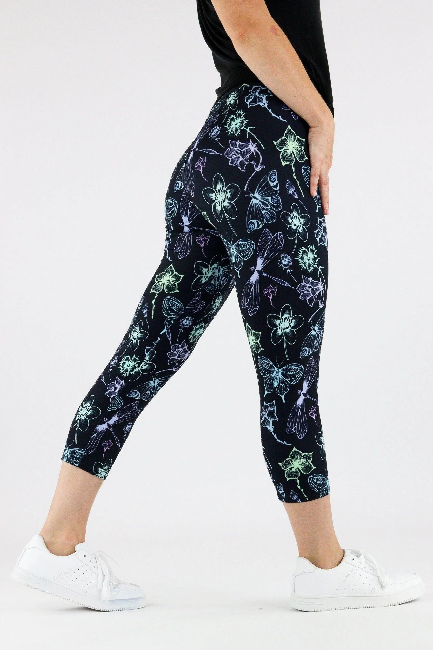 Vivid Oasis - Casual Capri Leggings