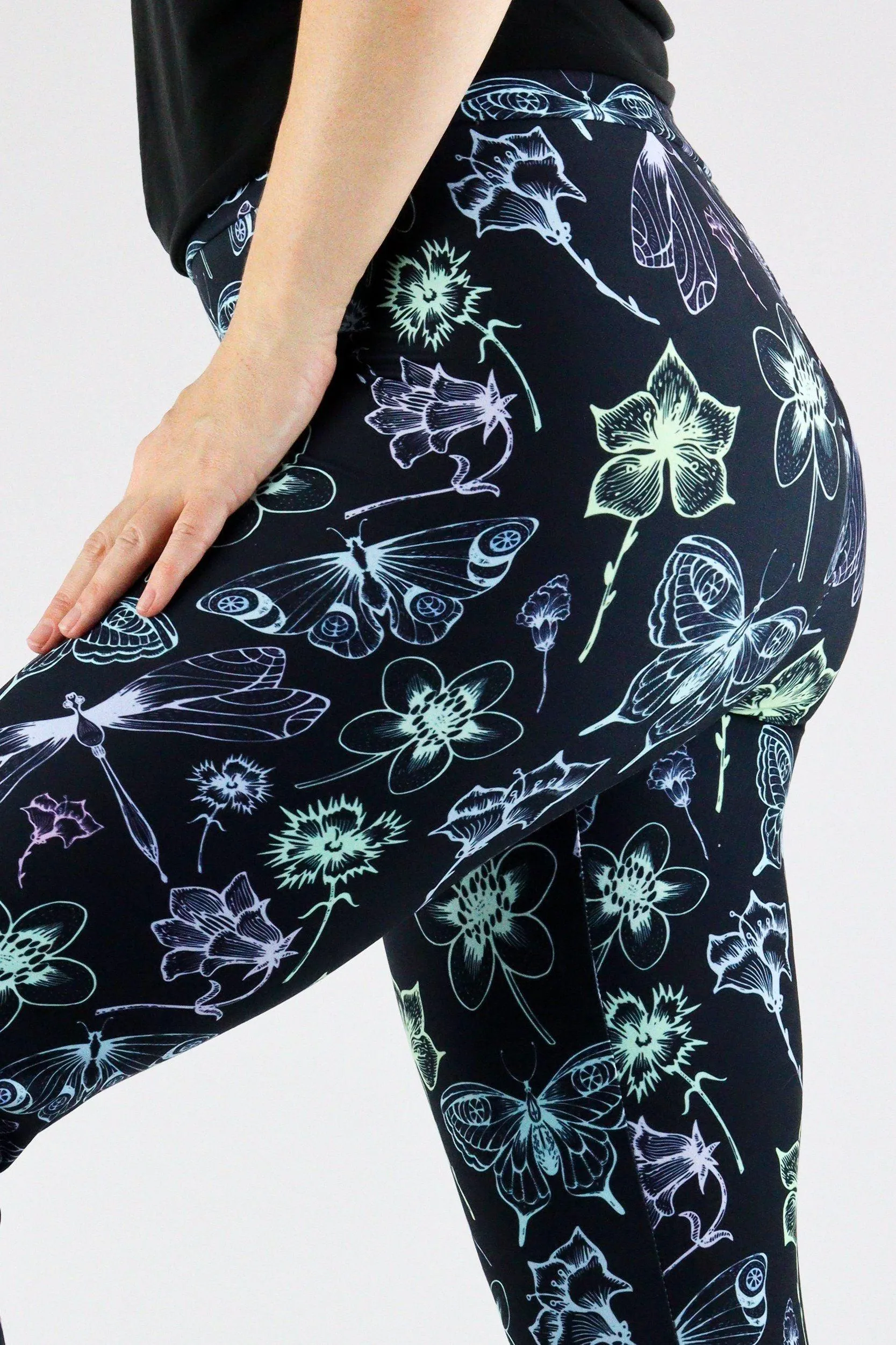 Vivid Oasis - Casual Capri Leggings
