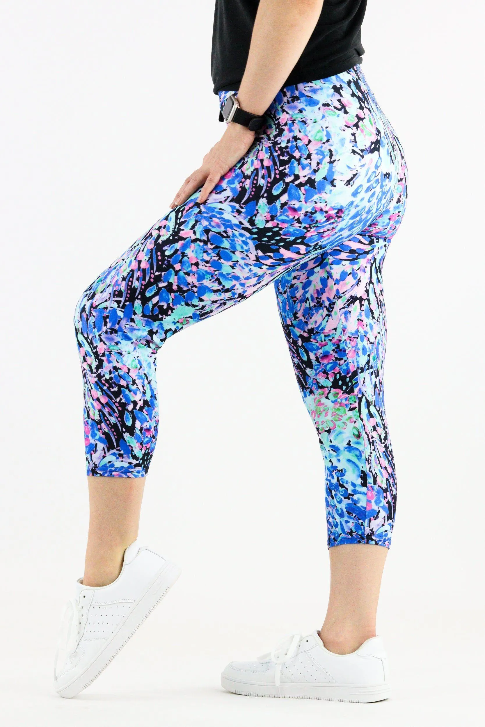 Watercolour Peacock - Casual Capri Leggings