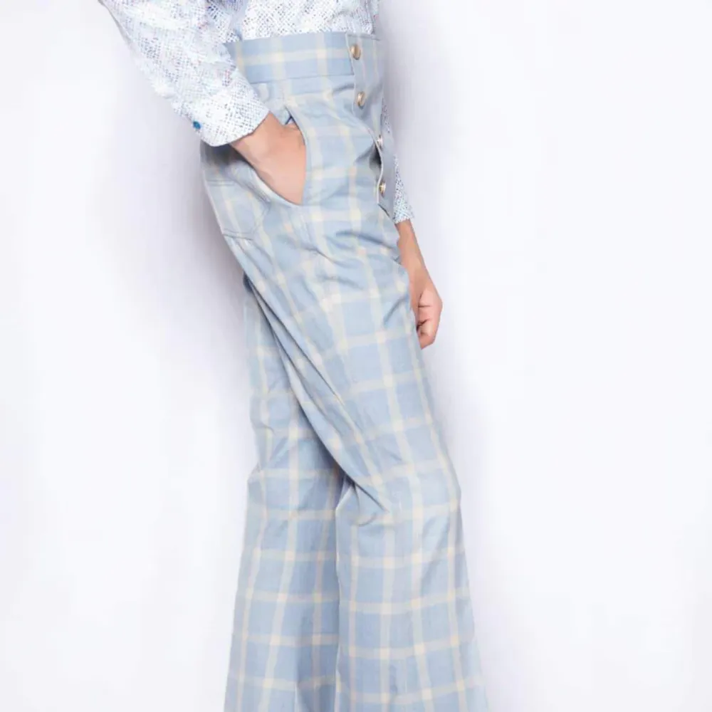 Well Plaid Bell-Bottom Trouser