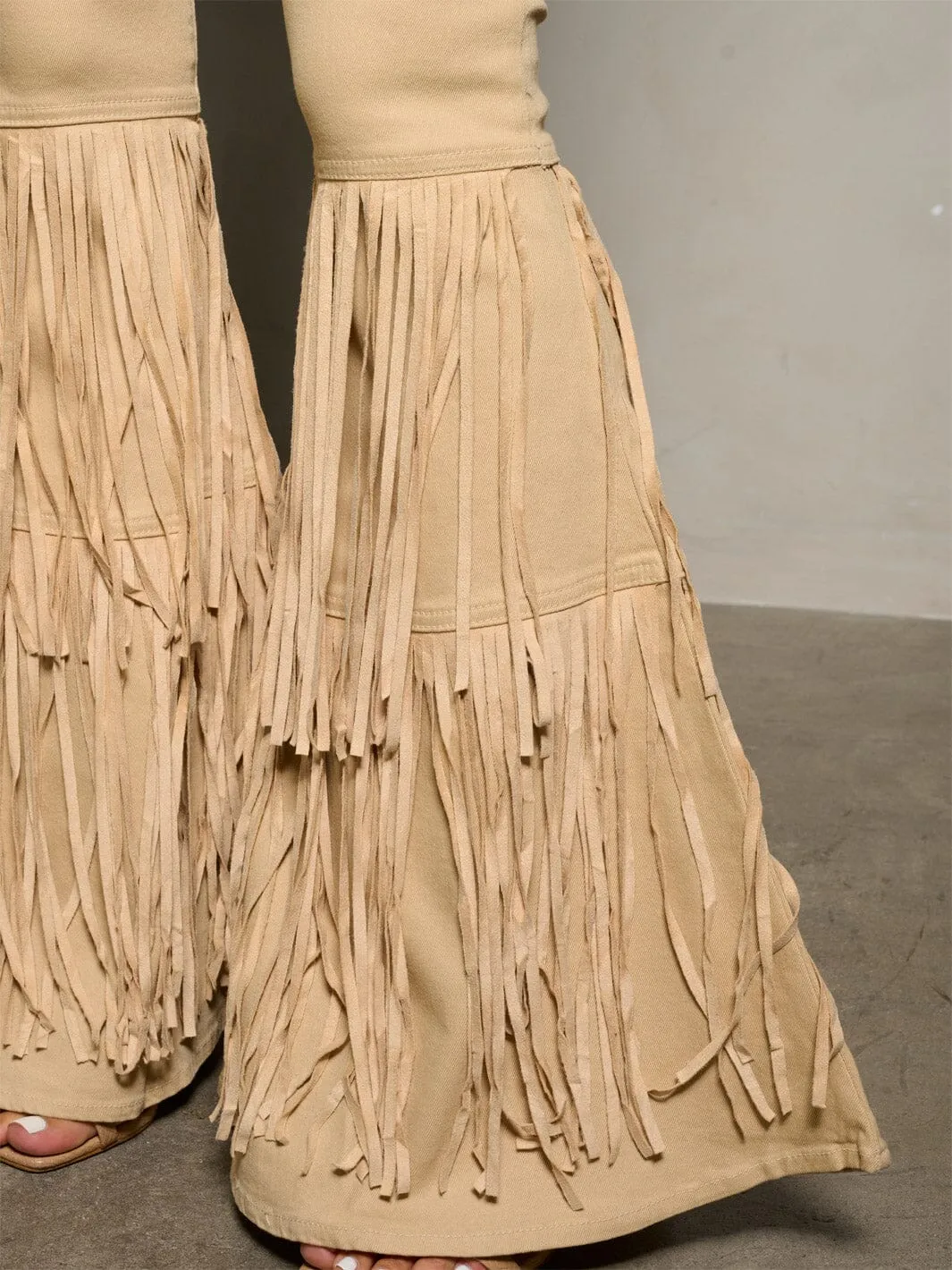 WOMEN'S BUTTON CLOSURE BELL FRINGE LEGS DENIM PANTS