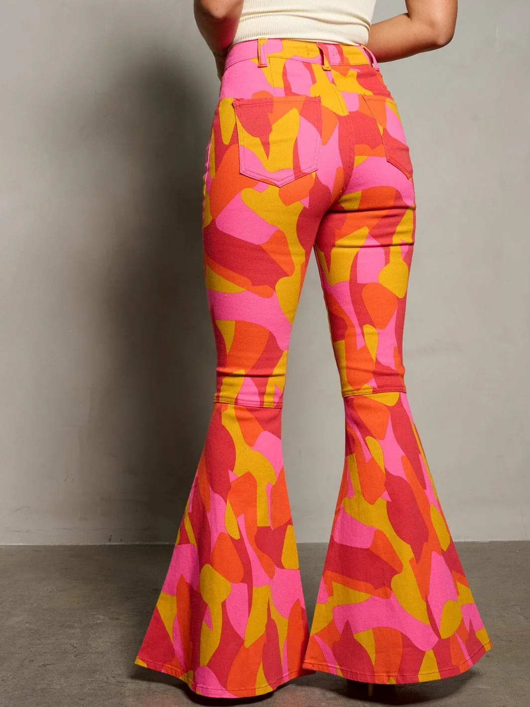 WOMEN'S BUTTON CLOSURE BELL LEGS MULTI PRINT DENIM PANTS