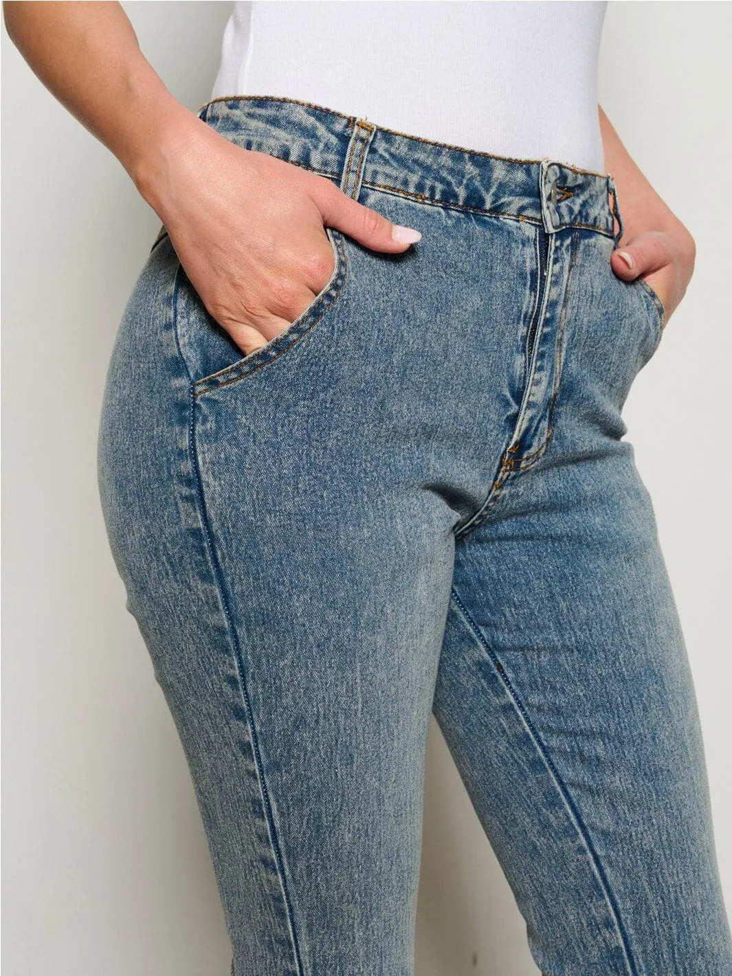WOMEN'S BUTTON CLOSURE POCKETS BELL LEG DENIM PANTS
